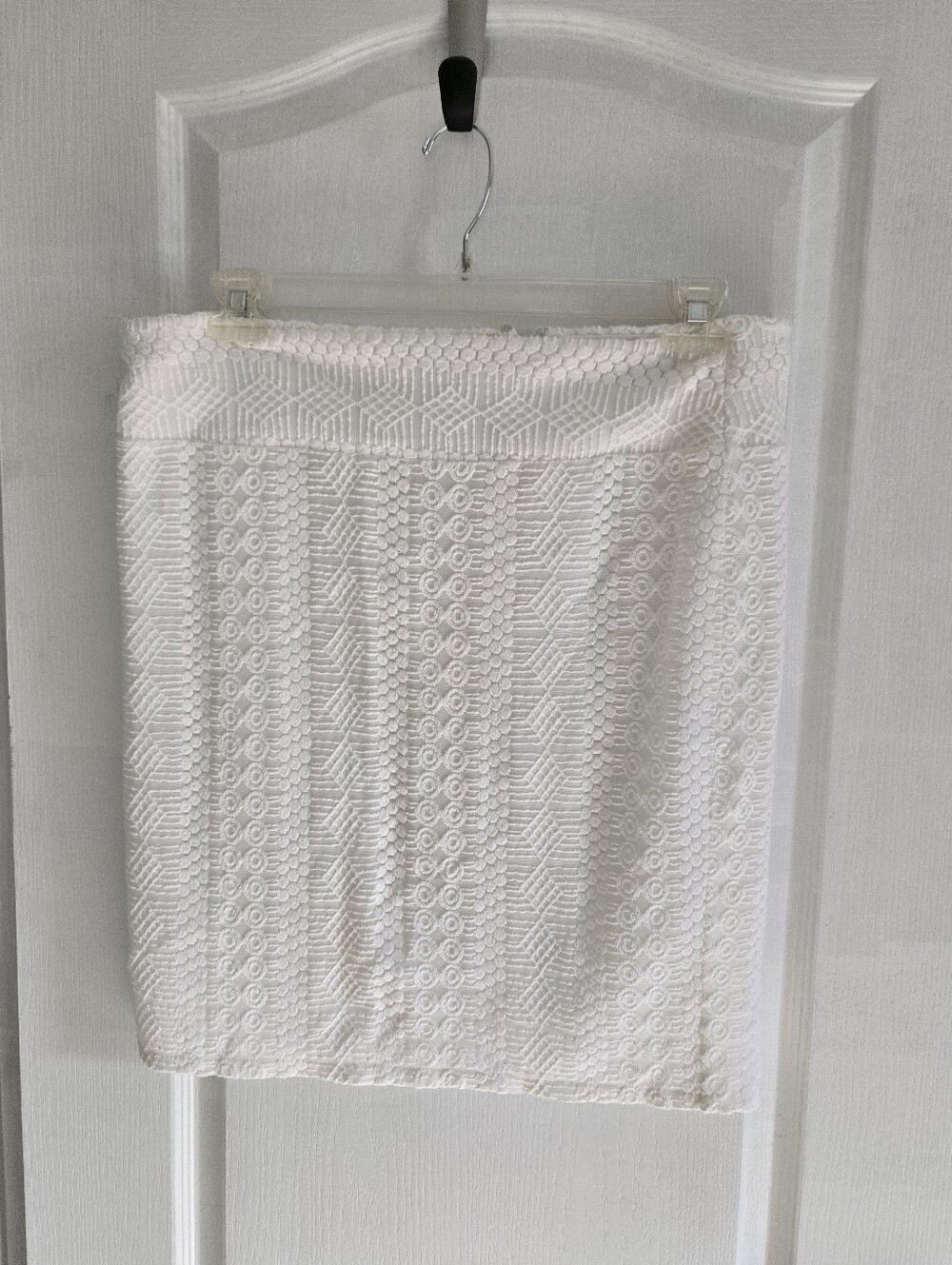Vintage Alfani Size 12 Knee Length Skirt Patterned White